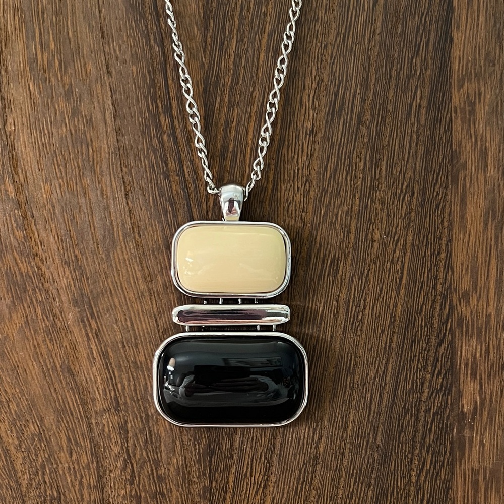 3/$18 Lia Sophia Elegant Black and Cream Pendant Necklace Lot 3088